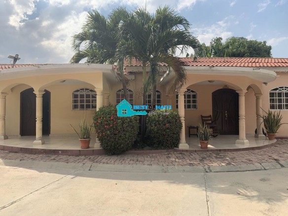 2 Bedrooms, 2 Baths Furnished House for Rent in Bellevue, Petion-Ville