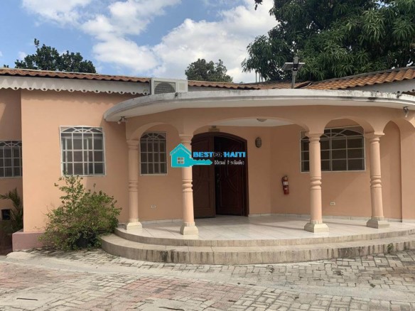 3 Bedrooms, 3 Baths Furnished House For Rent In Bellevue, Petion-Ville