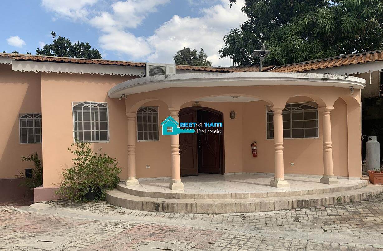 3 Bedrooms, 3 Baths Furnished House For Rent In Bellevue, Petion-Ville