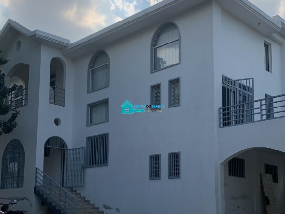 5 Bedrooms, 6 Baths Unfurnished House For Rent In Puits-Blain, Delmas