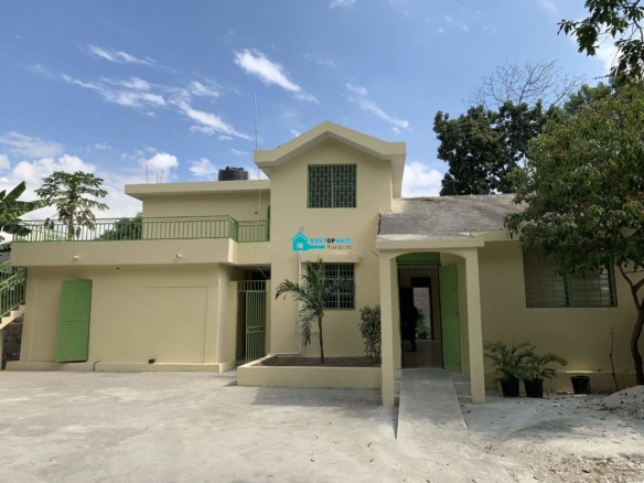 6 Bedrooms, Two-story House for Sale OR Rent in Santo 8, Port-au-Prince