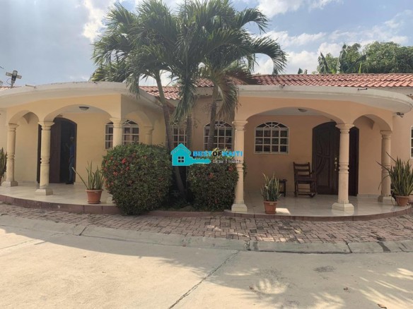 2 Bedrooms, 2 Baths Furnished House For Rent In Bellevue, Petion-Ville