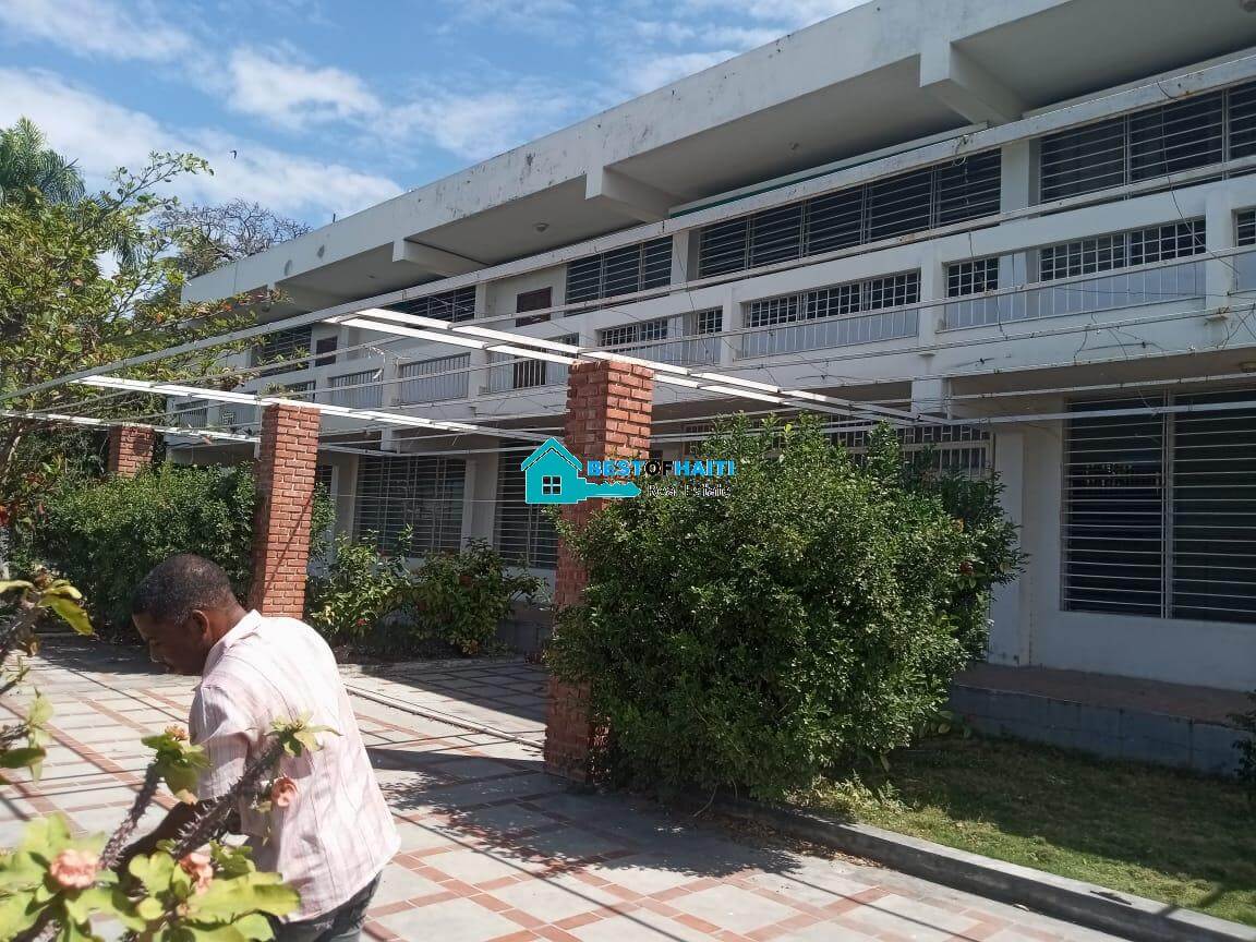 Building for Rent in Canape-Vert, Port-au-Prince – Big Commercial Space Building for Rent in Canape-Vert, Port-au-Prince - Big Commercial Space