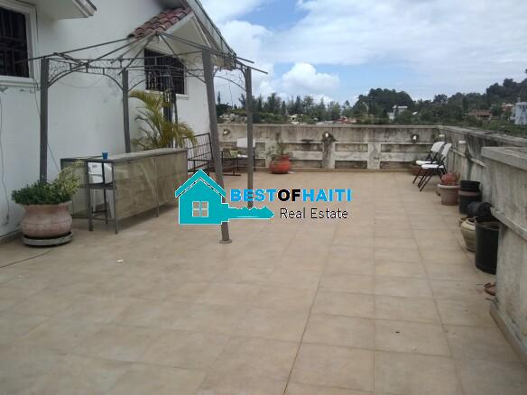 9 Beds, 9 Baths, Un / Furnished House for Rent in Fermathe 45, Kenscoff, Haiti. This property was built for as a market for the gas station.