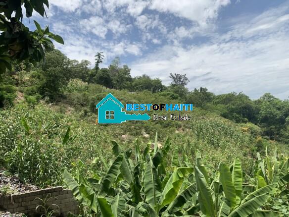 774 M2 (6 Centiemes) Prime Land On sale in Musseau Petion-Ville, Haiti