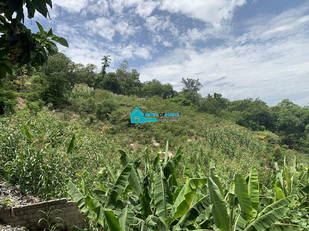 774 M2 (6 Centiemes) Prime Land On sale in Musseau Petion-Ville, Haiti
