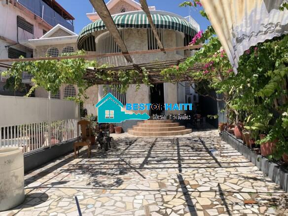 Luxury 8 Bedrooms, 5 Baths, Green House with Pool - Delmas 33/75, Haiti