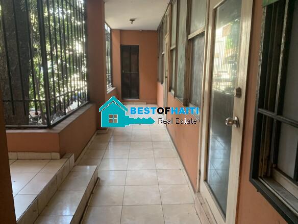 Commercial Space for Rent in Petion-Ville (City Center), Haiti - 3 Rooms