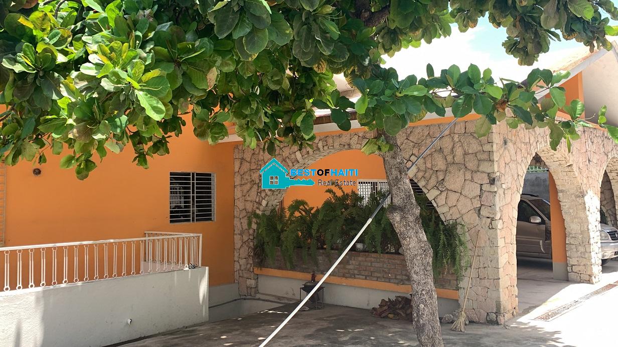 Big House for Rent in Musseau, Petion-Ville, Haiti – 10 Bedrooms Big House for Rent in Musseau, Petion-Ville, Haiti - 10 Bedrooms