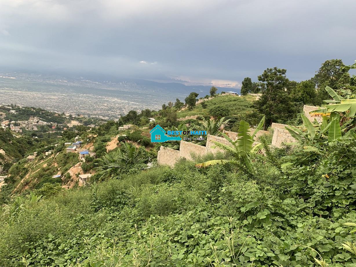 Fenced Land for Sale in Montagne Noire, Petion-Ville, Haiti – 9.5 Centiemes Fenced Land for Sale in Montagne Noire, Petion-Ville, Haiti - 9.5 Centiemes