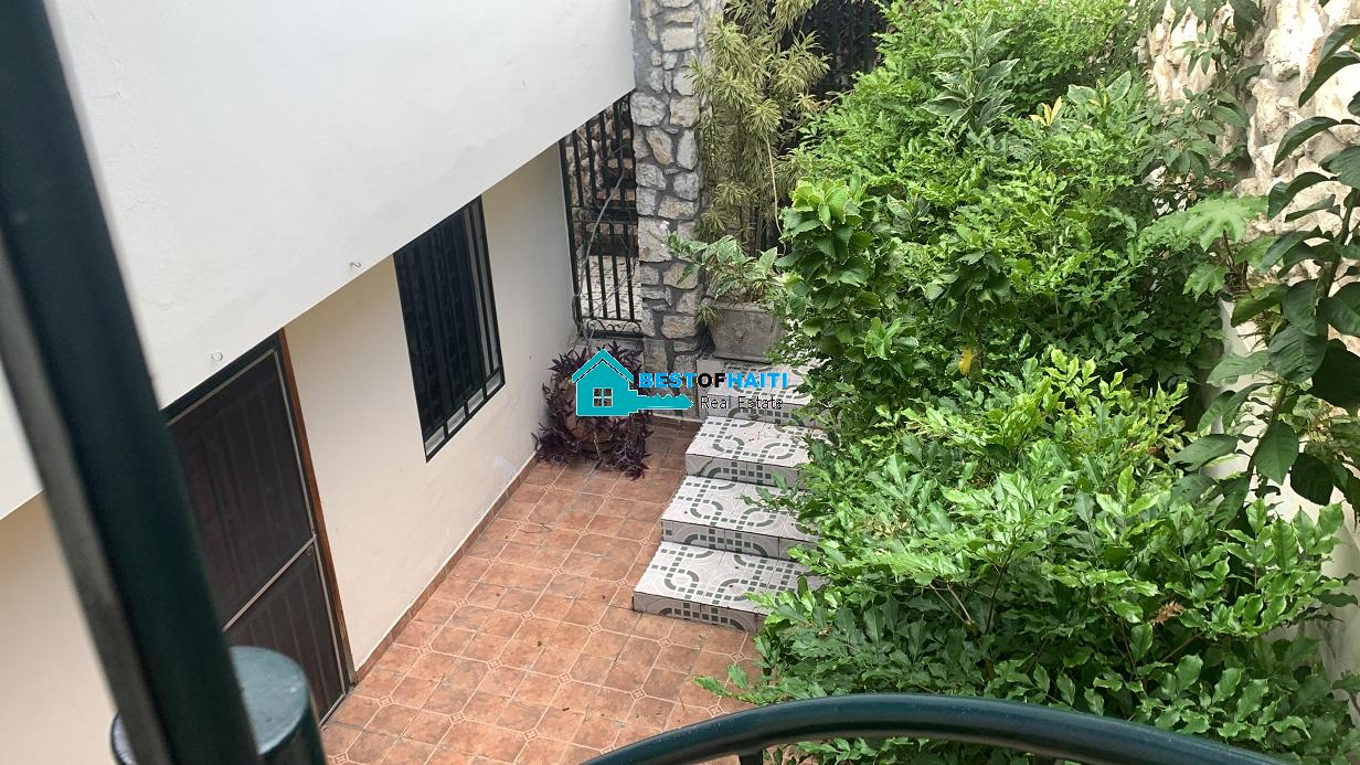 Furnished House for Rent in Bourdon, Petion-Ville, Haiti – 3 Bedrooms, solar Furnished House for Rent in Bourdon, Petion-Ville, Haiti - 3 Bedrooms, solar