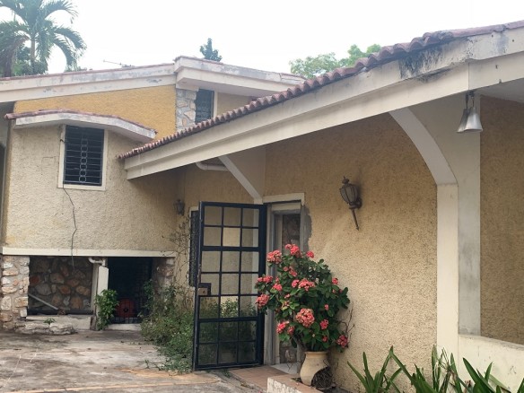 Cheap Foreclosure House for Sale Morne Calvaire, Petion-Ville, Haiti