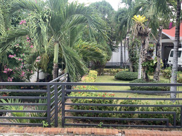 Luxury Mansion for Sale, Vivy Mitchell, Petionville, Haiti: 8 Bedrooms