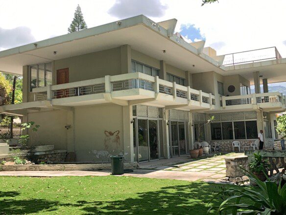 Magnificent Multi-family House for Sale in Peguy Ville, Haiti: 3 beds