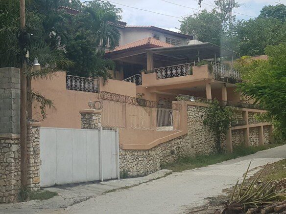 Charming House for RENT in Juvenat, Haiti - Karibe Hotel Area