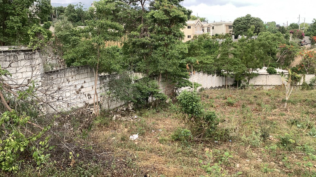 Prime, Flat, Built-Ready, Fully Fenced, Sold-by-Owner, Clear Title Land for Sale, Delmas 83, Port-au-Prince, Haiti – Located in Residential, Safe, Secure Neighborhood with Nice Paved Roads – 10 Centiemes (1,290m2, 13,885 Square Feet, or 0.23 Acres) – Ideal for House Construction, Apartment Complex, Office Building, Airbnb, and More…