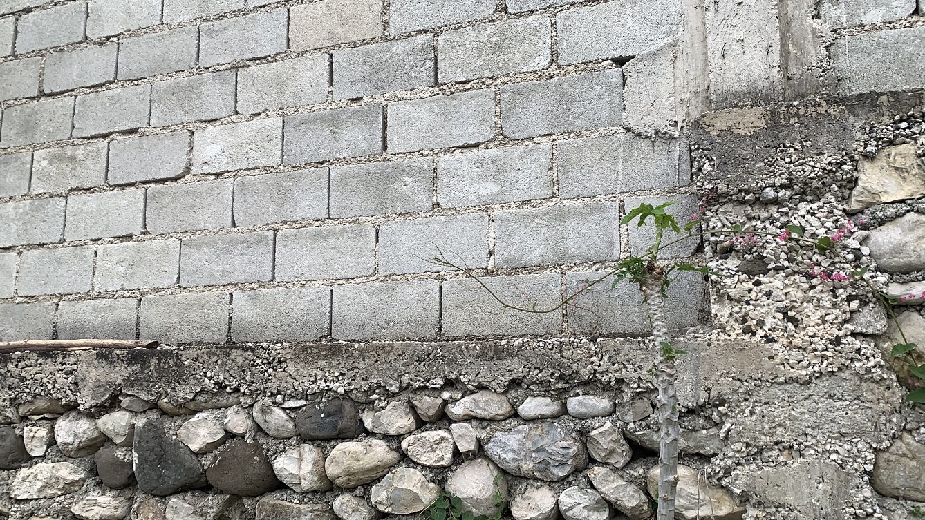 Prime, Flat, Built-Ready, Fully Fenced, Sold-by-Owner, Clear Title Land for Sale, Delmas 83, Port-au-Prince, Haiti – Located in Residential, Safe, Secure Neighborhood with Nice Paved Roads – 10 Centiemes (1,290m2, 13,885 Square Feet, or 0.23 Acres) – Ideal for House Construction, Apartment Complex, Office Building, Airbnb, and More…