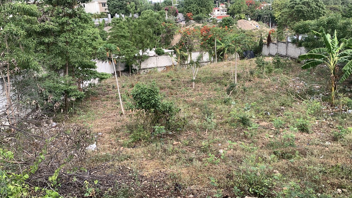 Prime, Flat, Built-Ready, Fully Fenced, Sold-by-Owner, Clear Title Land for Sale, Delmas 83, Port-au-Prince, Haiti – Located in Residential, Safe, Secure Neighborhood with Nice Paved Roads – 10 Centiemes (1,290m2, 13,885 Square Feet, or 0.23 Acres) – Ideal for House Construction, Apartment Complex, Office Building, Airbnb, and More…