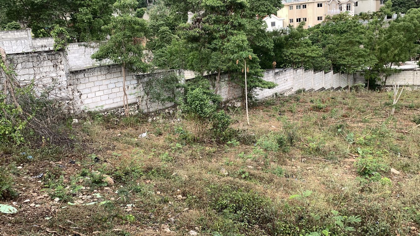 Prime, Flat, Built-Ready, Fully Fenced, Sold-by-Owner, Clear Title Land for Sale, Delmas 83, Port-au-Prince, Haiti – Located in Residential, Safe, Secure Neighborhood with Nice Paved Roads – 10 Centiemes (1,290m2, 13,885 Square Feet, or 0.23 Acres) – Ideal for House Construction, Apartment Complex, Office Building, Airbnb, and More…