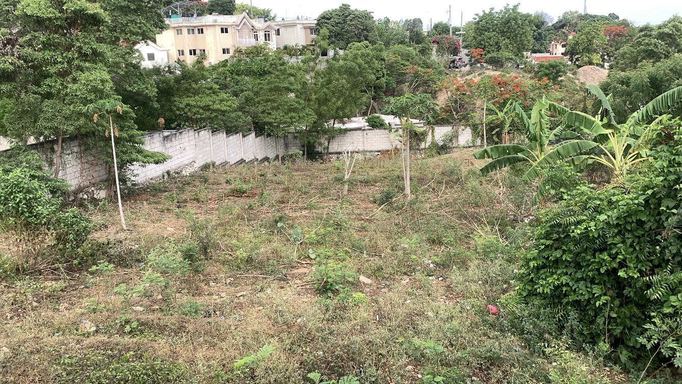 Prime, Flat, Built-Ready, Fully Fenced, Sold-by-Owner, Clear Title Land for Sale, Delmas 83, Port-au-Prince, Haiti – Located in Residential, Safe, Secure Neighborhood with Nice Paved Roads – 10 Centiemes (1,290m2, 13,885 Square Feet, or 0.23 Acres) – Ideal for House Construction, Apartment Complex, Office Building, Airbnb, and More…