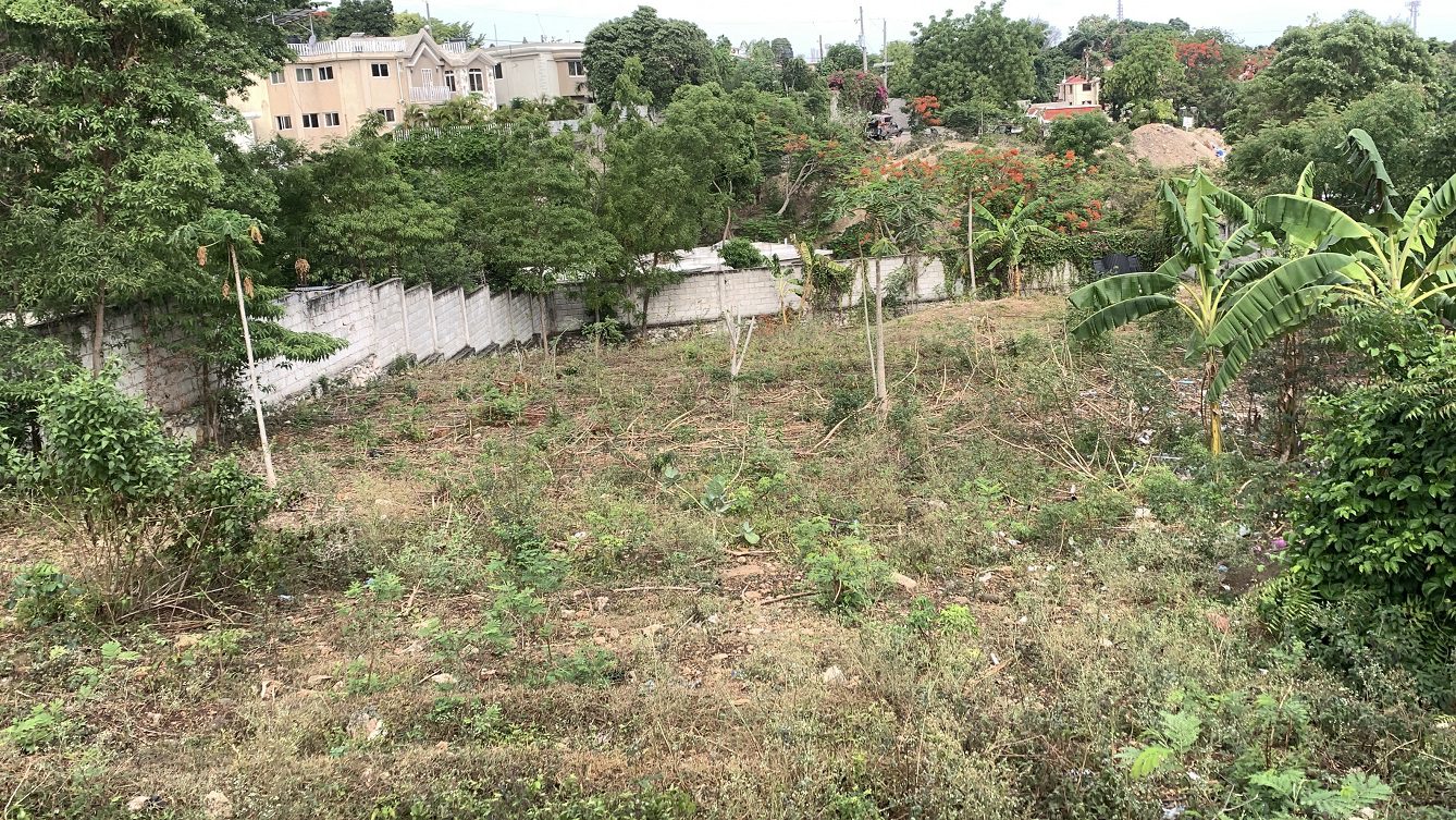 Prime, Flat, Built-Ready, Fully Fenced, Sold-by-Owner, Clear Title Land for Sale, Delmas 83, Port-au-Prince, Haiti – Located in Residential, Safe, Secure Neighborhood with Nice Paved Roads – 10 Centiemes (1,290m2, 13,885 Square Feet, or 0.23 Acres) – Ideal for House Construction, Apartment Complex, Office Building, Airbnb, and More…