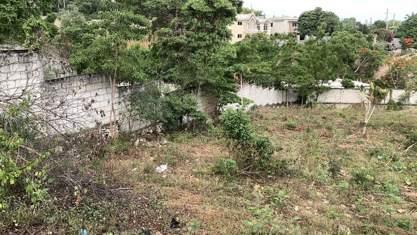 Prime, Flat, Built-Ready, Fully Fenced, Sold-by-Owner, Clear Title Land for Sale, Delmas 83, Port-au-Prince, Haiti – Located in Residential, Safe, Secure Neighborhood with Nice Paved Roads – 10 Centiemes (1,290m2, 13,885 Square Feet, or 0.23 Acres) – Ideal for House Construction, Apartment Complex, Office Building, Airbnb, and More…