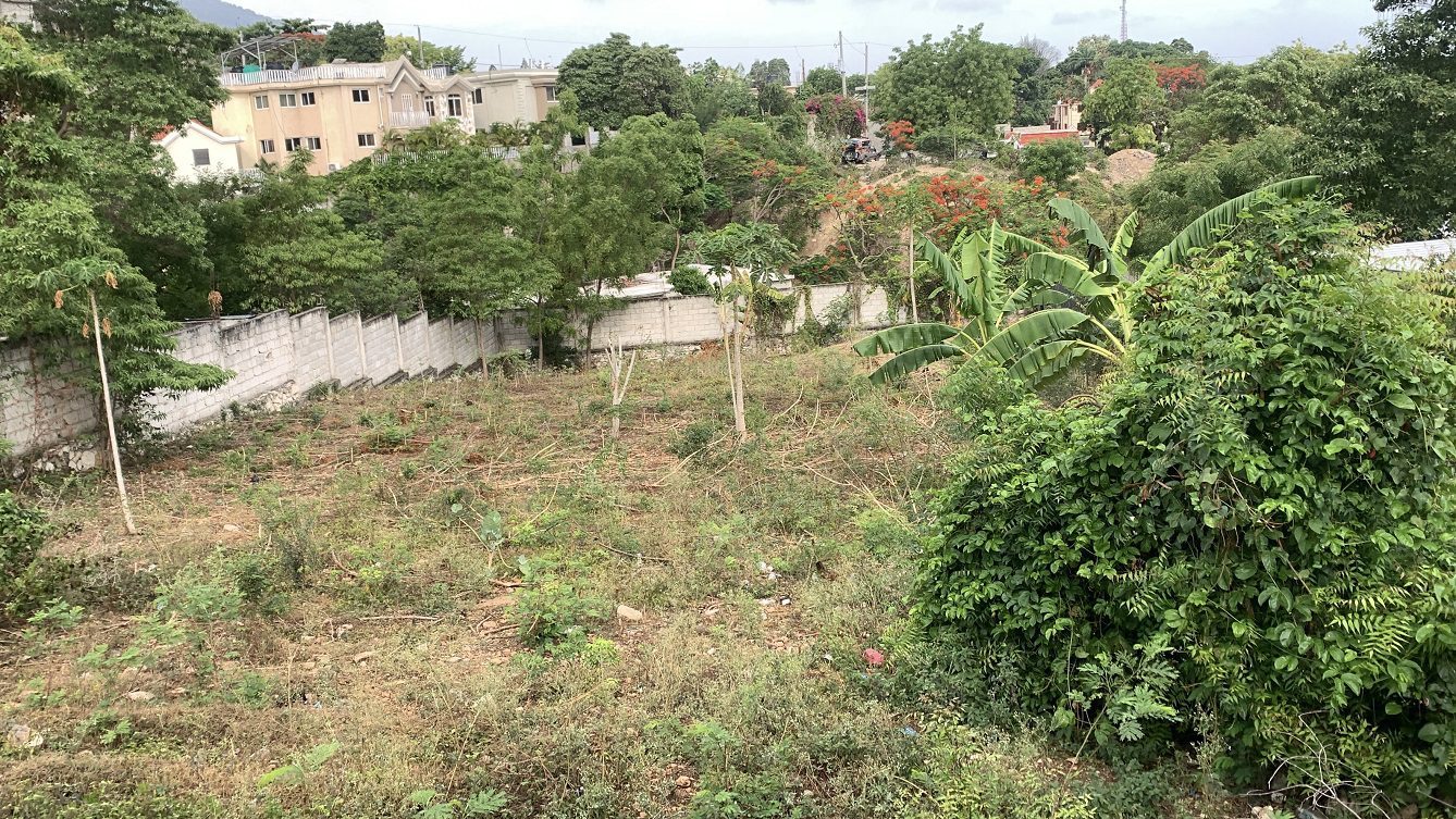 Prime, Flat, Built-Ready, Fully Fenced, Sold-by-Owner, Clear Title Land for Sale, Delmas 83, Port-au-Prince, Haiti – Located in Residential, Safe, Secure Neighborhood with Nice Paved Roads – 10 Centiemes (1,290m2, 13,885 Square Feet, or 0.23 Acres) – Ideal for House Construction, Apartment Complex, Office Building, Airbnb, and More…