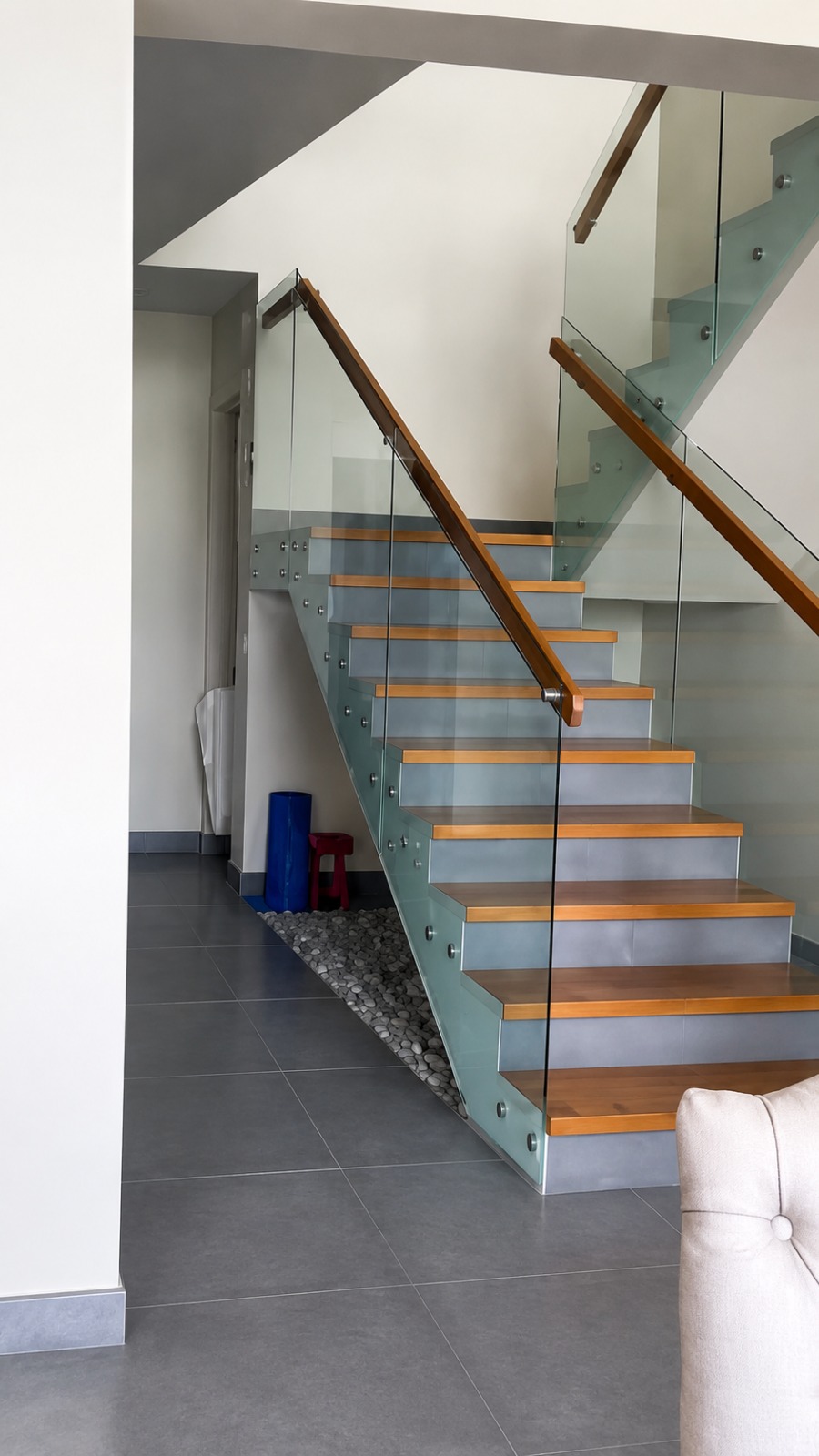 ALL-INCLUSIVE FURNISHED LUXURY APARTMENT SUITE for RENT in Morne Brun, Petion-Ville, Haiti – 4 Spacious Bedrooms (Master with Whirlpool Jacuzzi Bathtub), Elegant Living/Dining Rooms, 4.5 Modern Bathrooms,  Brand New Contemporary Furniture & Appliances, Smart Kitchen, Large Private Balconies, Air Conditioner Units (A/C), Ceiling Fans, Glistening Swimming Pool, Workout Gym, Starlink High-Speed Internet, Satellite TV, 24/7 Electricity & Security Guards, Conference Room, On-Site Laundry & Cleaning Services, Move-in Ready