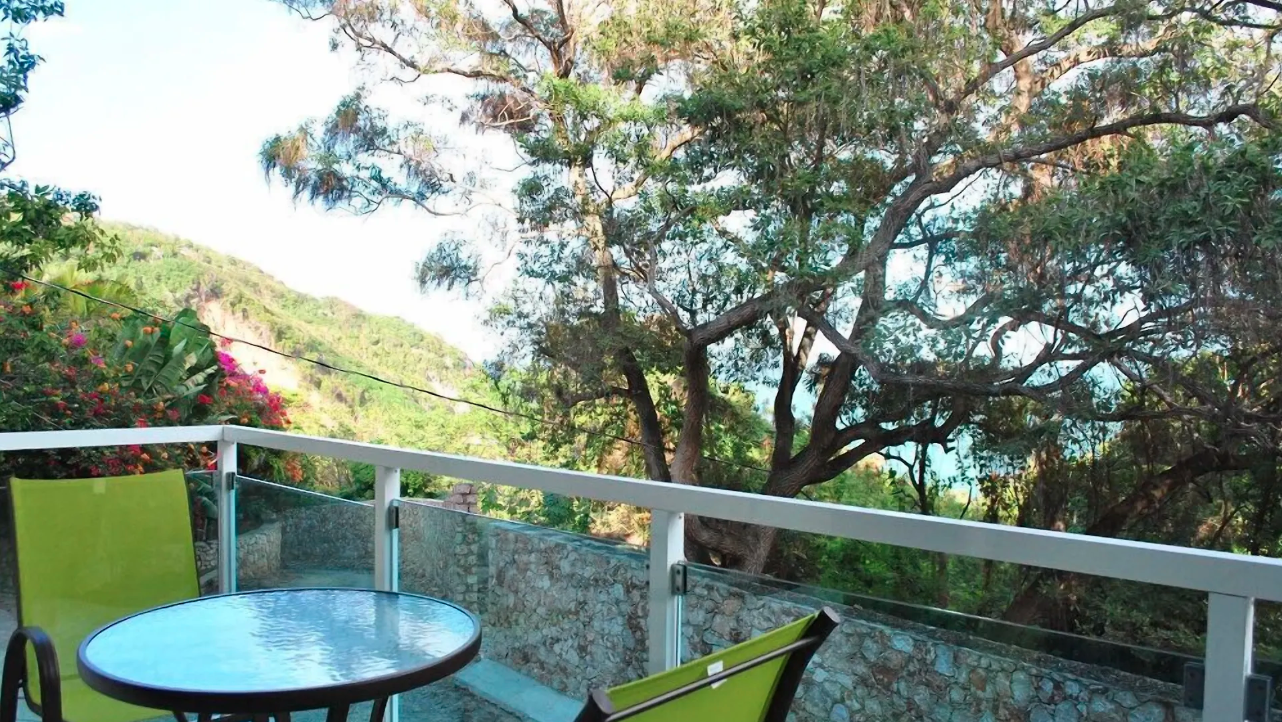 Fully Furnished Upscale Beachfront Apartments, Hotel & AirBnb for Rent in Cap-Haitien, Haiti (Rival Beach) – 1 & 2 Bedrooms – ALL INCLUSIVE! Private Villa Overlooking the Turquoise Blue Caribbean Ocean – Modern Furniture & Appliances, 24/7 Robust Solar-Powered Electricity, Commercial Size Backup Generator, Air-Conditioner Unit (A/C), Cable Television, WiFi Internet (Starlink), Security Guards on Rotations