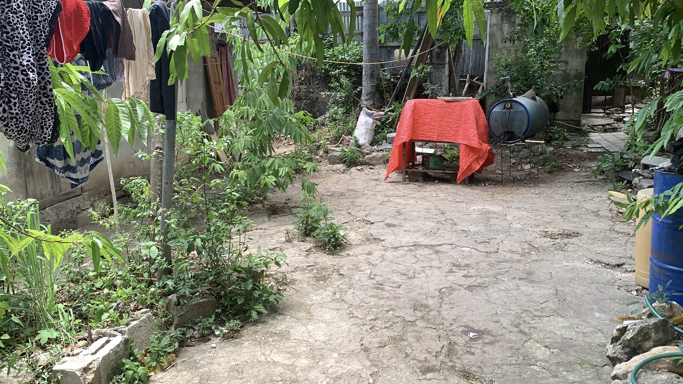 One-Story, Clean Title, Move-in Ready, Cheap, Cozy House for Sale in Canape-Vert (Main Commercial Hug), Port-au-Prince, Haiti – 3 Spacious Bedrooms, 2 Bathrooms, Living Room, Dining Room, Kitchen, Reservoir, Water Tower, Servant Quarter, Kitchen – Suitable to Use as Both Residential & Commercial Property – Ideal for Single-Family Residence or Business: School, Church, Gas Station Etc. High Traffic Area