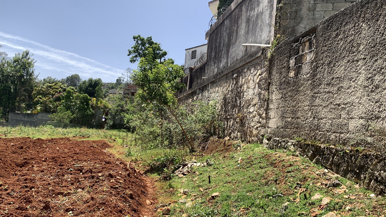 Premium Clear Title Land for Residential, Commercial Construction, or Farming for Sale in Fort-Jacques, Kenscoff, Haiti – 25 Centiemes (3,225m², 34,714ft², or 0.80 Acres) with Nicely Paved Roads, 100% Secrure Suburban Neighborhood, Very Flat, Build-Ready, Completely Fenced & Gated – Build a Luxury House, Home, Mansion, an Apartment Complex, Airbnb or Bed & Breakfast Business, or Simply Farm