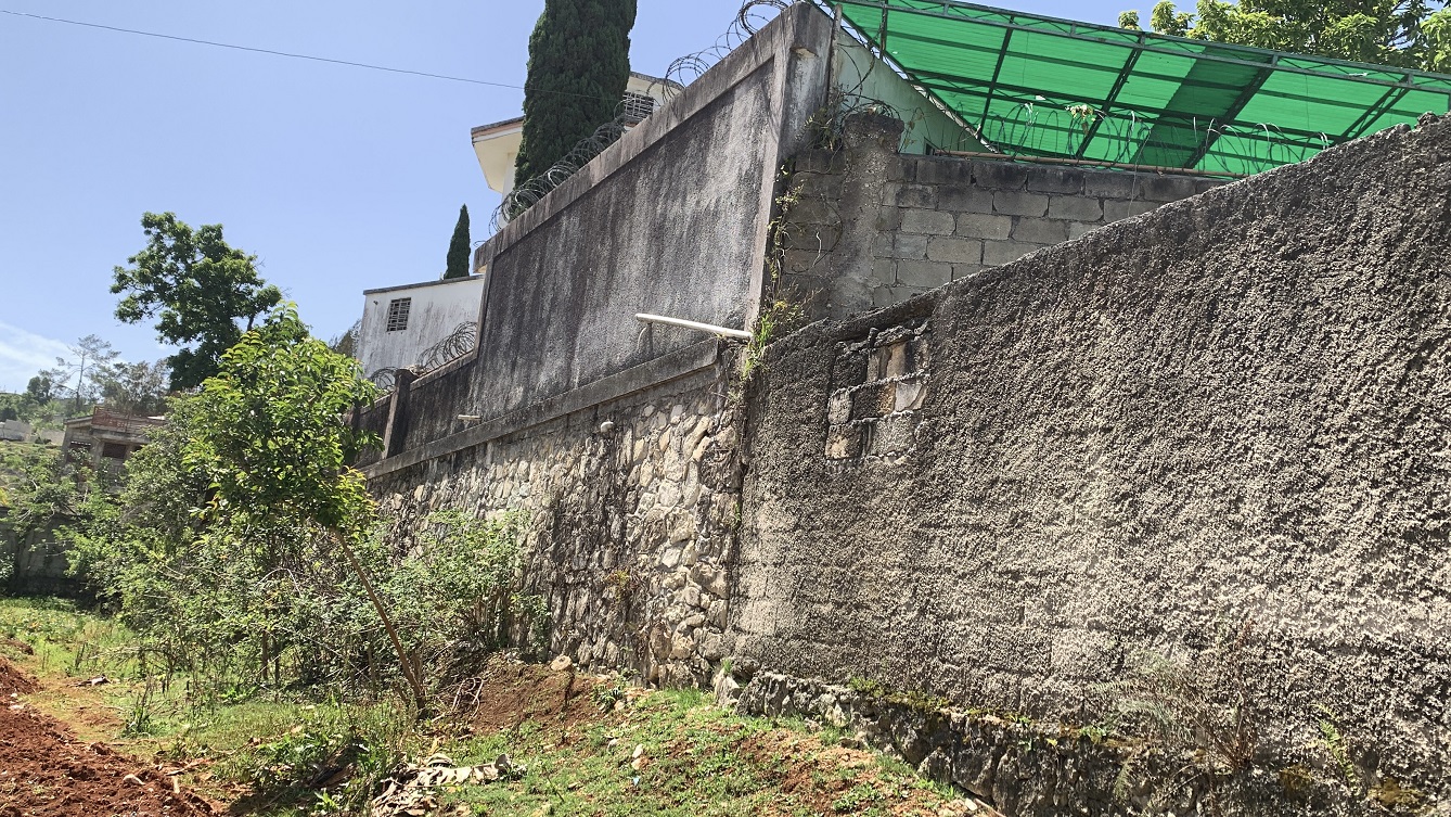 Premium Clear Title Land for Residential, Commercial Construction, or Farming for Sale in Fort-Jacques, Kenscoff, Haiti – 25 Centiemes (3,225m², 34,714ft², or 0.80 Acres) with Nicely Paved Roads, 100% Secrure Suburban Neighborhood, Very Flat, Build-Ready, Completely Fenced & Gated – Build a Luxury House, Home, Mansion, an Apartment Complex, Airbnb or Bed & Breakfast Business, or Simply Farm