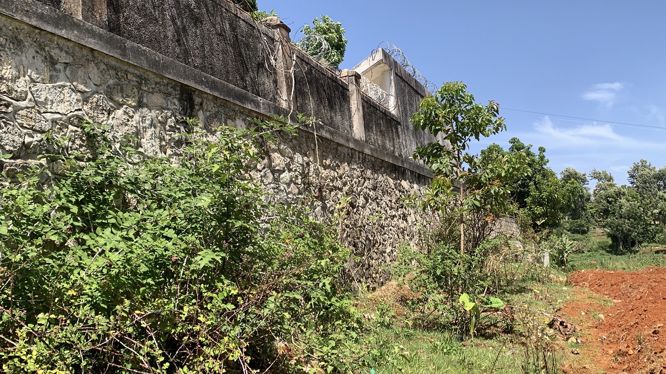 Premium Clear Title Land for Residential, Commercial Construction, or Farming for Sale in Fort-Jacques, Kenscoff, Haiti – 25 Centiemes (3,225m², 34,714ft², or 0.80 Acres) with Nicely Paved Roads, 100% Secrure Suburban Neighborhood, Very Flat, Build-Ready, Completely Fenced & Gated – Build a Luxury House, Home, Mansion, an Apartment Complex, Airbnb or Bed & Breakfast Business, or Simply Farm