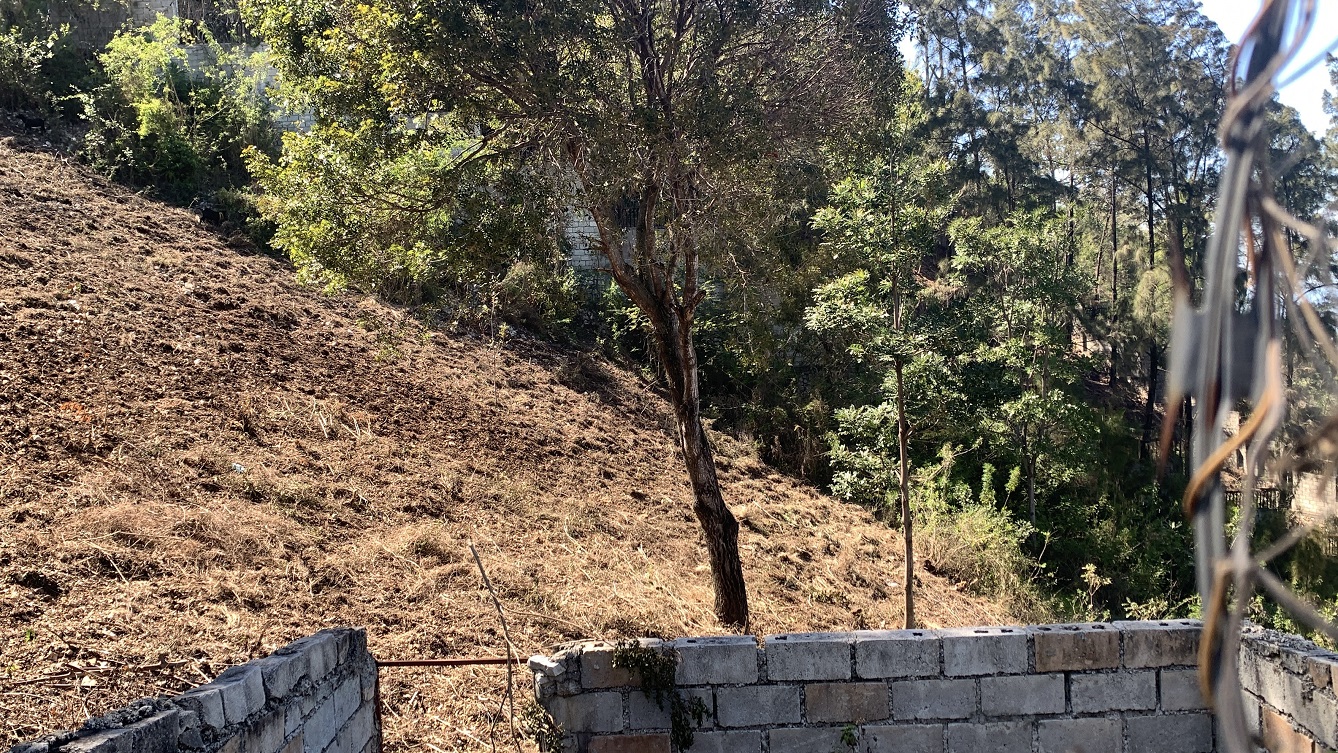 High-end Clear Title Land for Sale in Morne Calvaire (Upper) Petion-Ville, Haiti – 27 Centiemes (3,483 m², 37,491 ft², or 0.86 Acres) with Nicely Paved Roads, 100% Secure Suburban Neighborhood, Build-Ready, Completely Fenced & Gated – Build a Private Luxury House, Home, Mansion, a Business Such as an Apartment Complex, Airbnb, Bed & Breakfast Business, Just a Few Ideas