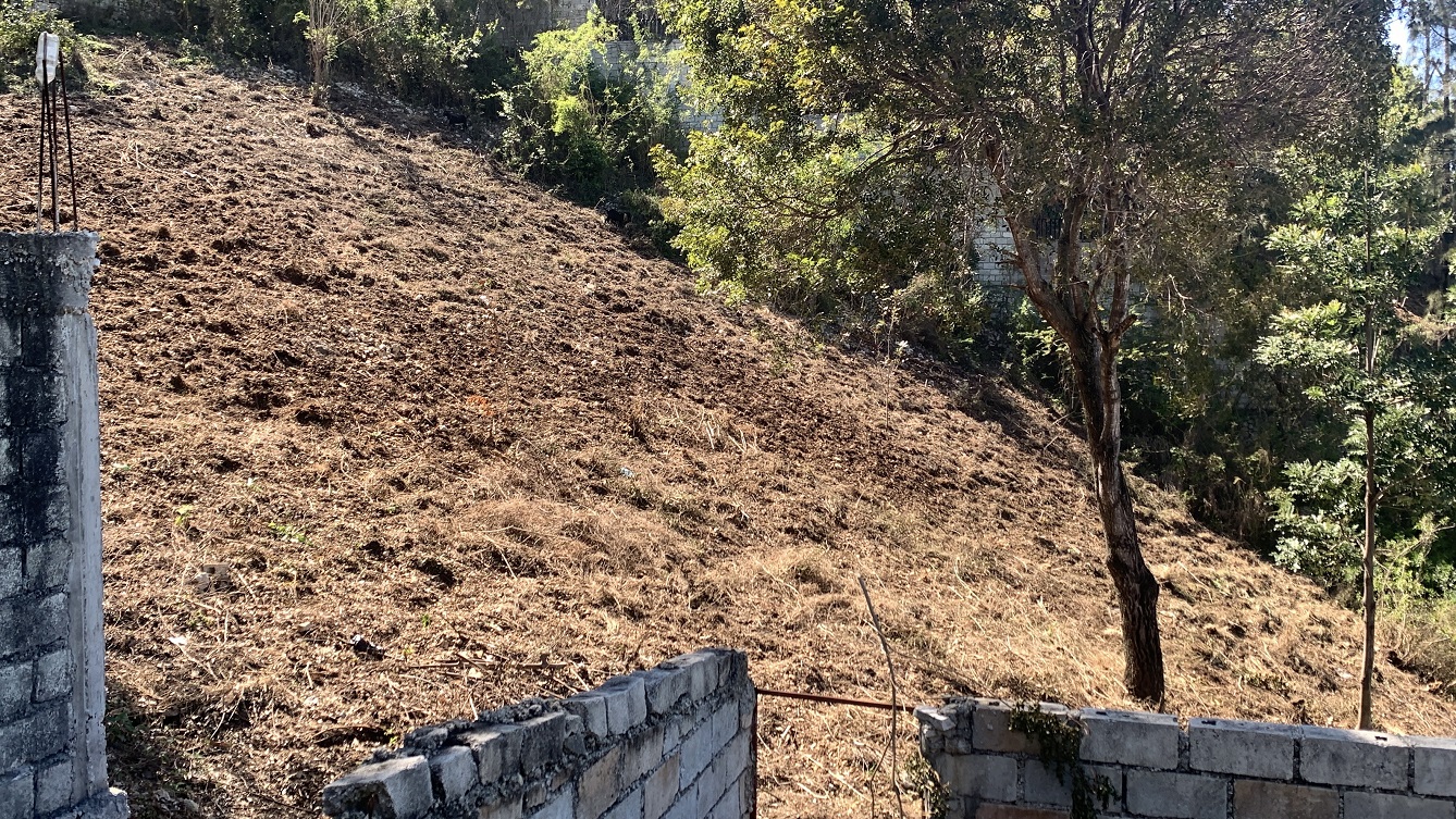 High-end Clear Title Land for Sale in Morne Calvaire (Upper) Petion-Ville, Haiti – 27 Centiemes (3,483 m², 37,491 ft², or 0.86 Acres) with Nicely Paved Roads, 100% Secure Suburban Neighborhood, Build-Ready, Completely Fenced & Gated – Build a Private Luxury House, Home, Mansion, a Business Such as an Apartment Complex, Airbnb, Bed & Breakfast Business, Just a Few Ideas