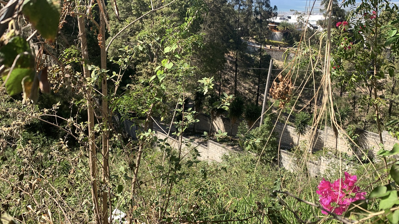 High-end Clear Title Land for Sale in Morne Calvaire (Upper) Petion-Ville, Haiti – 27 Centiemes (3,483 m², 37,491 ft², or 0.86 Acres) with Nicely Paved Roads, 100% Secure Suburban Neighborhood, Build-Ready, Completely Fenced & Gated – Build a Private Luxury House, Home, Mansion, a Business Such as an Apartment Complex, Airbnb, Bed & Breakfast Business, Just a Few Ideas