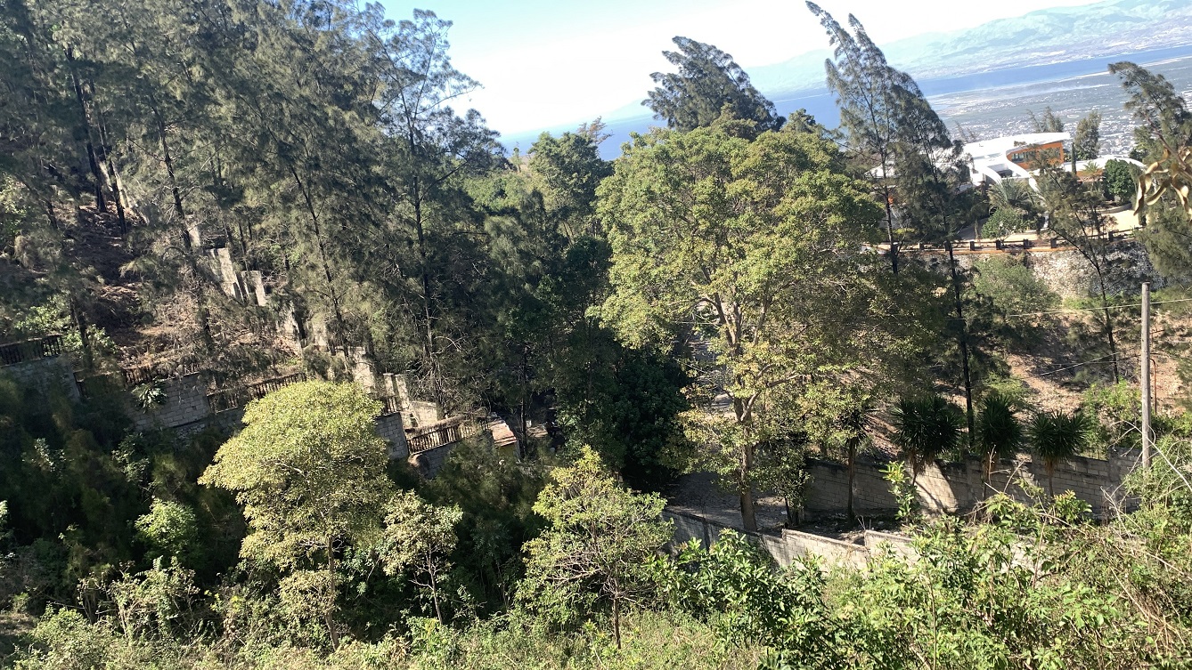 High-end Clear Title Land for Sale in Morne Calvaire (Upper) Petion-Ville, Haiti – 27 Centiemes (3,483 m², 37,491 ft², or 0.86 Acres) with Nicely Paved Roads, 100% Secure Suburban Neighborhood, Build-Ready, Completely Fenced & Gated – Build a Private Luxury House, Home, Mansion, a Business Such as an Apartment Complex, Airbnb, Bed & Breakfast Business, Just a Few Ideas