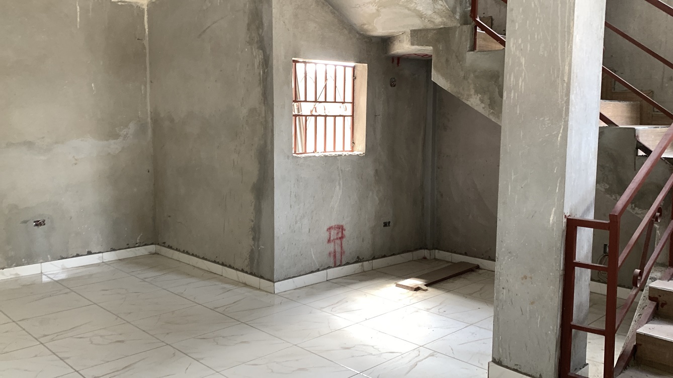 Brand-New, Modern, Sold by Owner House for Sale in Delmas 75, Fragnauville 26, Port-au-Prince, Haiti – 5 Roomy Bedrooms, 4 Bathrooms, Spacious Living/Dining Rooms, Kitchen, Servant Quarter, Backyard Designed for Swimming Pool or Children to Play, Built in 2026 on 516m² (4 Centiemes or 5,554.18) of Flat Land, Parking Available for 5 Cars with 2 Covered, High Walls/Fences, Safe Residential Neighborhood