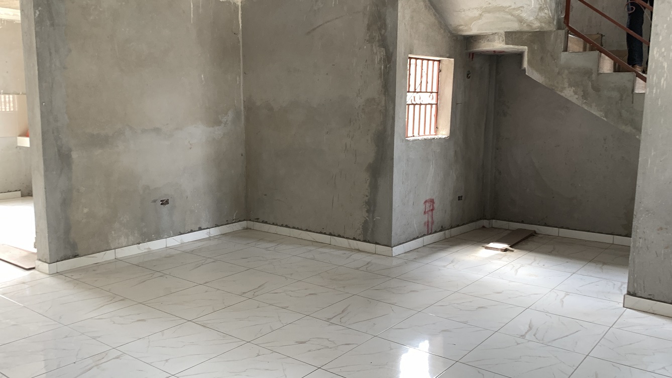 Brand-New, Modern, Sold by Owner House for Sale in Delmas 75, Fragnauville 26, Port-au-Prince, Haiti – 5 Roomy Bedrooms, 4 Bathrooms, Spacious Living/Dining Rooms, Kitchen, Servant Quarter, Backyard Designed for Swimming Pool or Children to Play, Built in 2026 on 516m² (4 Centiemes or 5,554.18) of Flat Land, Parking Available for 5 Cars with 2 Covered, High Walls/Fences, Safe Residential Neighborhood