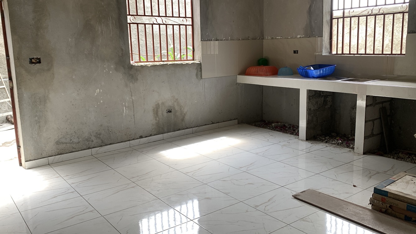 Brand-New, Modern, Sold by Owner House for Sale in Delmas 75, Fragnauville 26, Port-au-Prince, Haiti – 5 Roomy Bedrooms, 4 Bathrooms, Spacious Living/Dining Rooms, Kitchen, Servant Quarter, Backyard Designed for Swimming Pool or Children to Play, Built in 2026 on 516m² (4 Centiemes or 5,554.18) of Flat Land, Parking Available for 5 Cars with 2 Covered, High Walls/Fences, Safe Residential Neighborhood