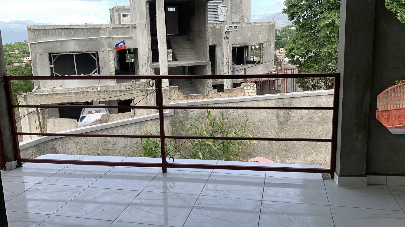 Brand-New, Modern, Sold by Owner House for Sale in Delmas 75, Fragnauville 26, Port-au-Prince, Haiti – 5 Roomy Bedrooms, 4 Bathrooms, Spacious Living/Dining Rooms, Kitchen, Servant Quarter, Backyard Designed for Swimming Pool or Children to Play, Built in 2026 on 516m² (4 Centiemes or 5,554.18) of Flat Land, Parking Available for 5 Cars with 2 Covered, High Walls/Fences, Safe Residential Neighborhood