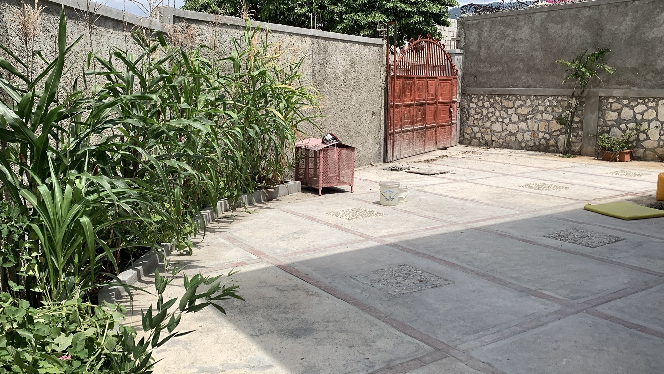Brand-New, Modern, Sold by Owner House for Sale in Delmas 75, Fragnauville 26, Port-au-Prince, Haiti – 5 Roomy Bedrooms, 4 Bathrooms, Spacious Living/Dining Rooms, Kitchen, Servant Quarter, Backyard Designed for Swimming Pool or Children to Play, Built in 2026 on 516m² (4 Centiemes or 5,554.18) of Flat Land, Parking Available for 5 Cars with 2 Covered, High Walls/Fences, Safe Residential Neighborhood