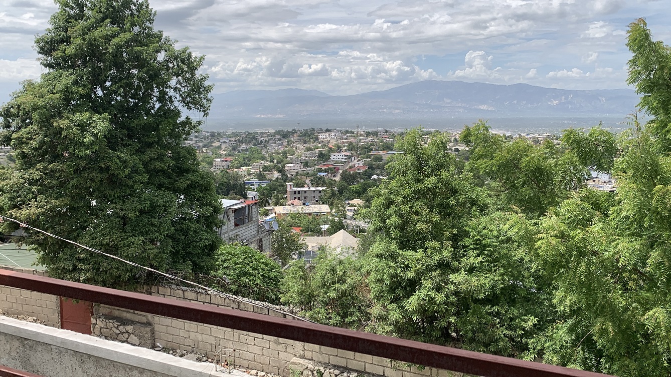 Brand-New, Modern, Sold by Owner House for Sale in Delmas 75, Fragnauville 26, Port-au-Prince, Haiti – 5 Roomy Bedrooms, 4 Bathrooms, Spacious Living/Dining Rooms, Kitchen, Servant Quarter, Backyard Designed for Swimming Pool or Children to Play, Built in 2026 on 516m² (4 Centiemes or 5,554.18) of Flat Land, Parking Available for 5 Cars with 2 Covered, High Walls/Fences, Safe Residential Neighborhood