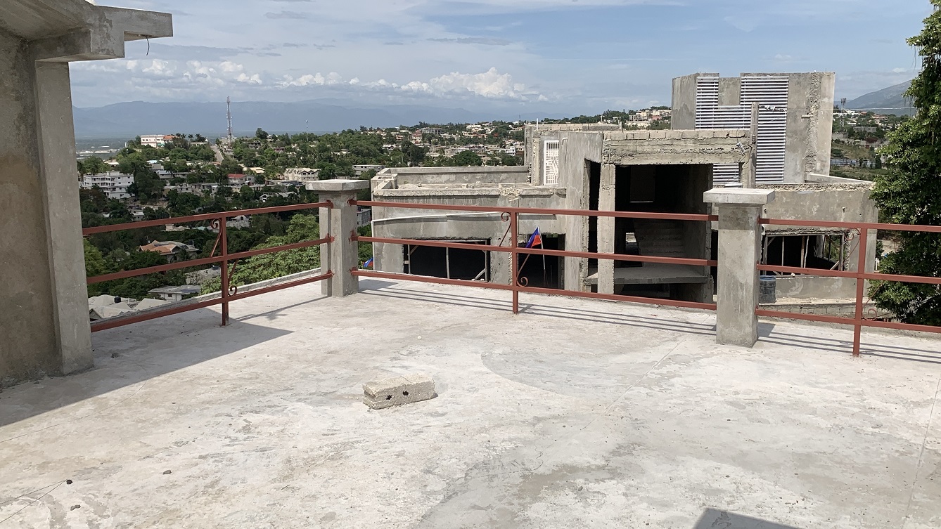 Brand-New, Modern, Sold by Owner House for Sale in Delmas 75, Fragnauville 26, Port-au-Prince, Haiti – 5 Roomy Bedrooms, 4 Bathrooms, Spacious Living/Dining Rooms, Kitchen, Servant Quarter, Backyard Designed for Swimming Pool or Children to Play, Built in 2026 on 516m² (4 Centiemes or 5,554.18) of Flat Land, Parking Available for 5 Cars with 2 Covered, High Walls/Fences, Safe Residential Neighborhood