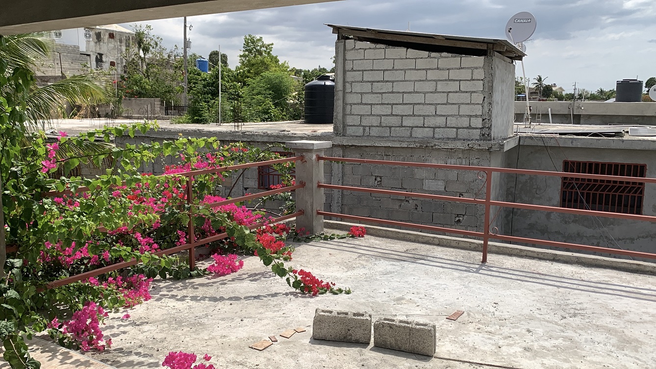 Brand-New, Modern, Sold by Owner House for Sale in Delmas 75, Fragnauville 26, Port-au-Prince, Haiti – 5 Roomy Bedrooms, 4 Bathrooms, Spacious Living/Dining Rooms, Kitchen, Servant Quarter, Backyard Designed for Swimming Pool or Children to Play, Built in 2026 on 516m² (4 Centiemes or 5,554.18) of Flat Land, Parking Available for 5 Cars with 2 Covered, High Walls/Fences, Safe Residential Neighborhood