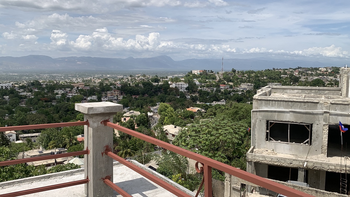 Brand-New, Modern, Sold by Owner House for Sale in Delmas 75, Fragnauville 26, Port-au-Prince, Haiti – 5 Roomy Bedrooms, 4 Bathrooms, Spacious Living/Dining Rooms, Kitchen, Servant Quarter, Backyard Designed for Swimming Pool or Children to Play, Built in 2026 on 516m² (4 Centiemes or 5,554.18) of Flat Land, Parking Available for 5 Cars with 2 Covered, High Walls/Fences, Safe Residential Neighborhood