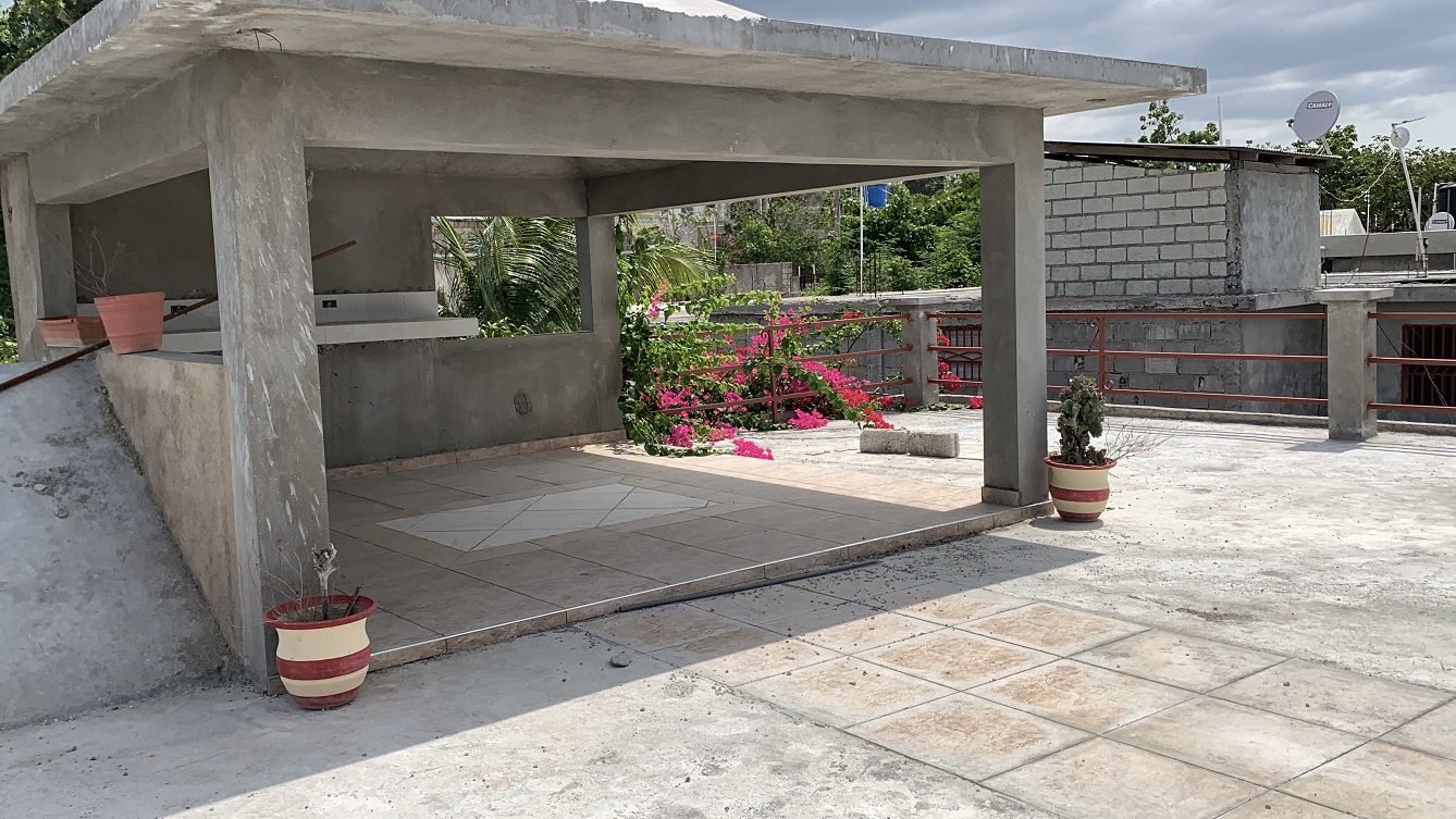 Brand-New, Modern, Sold by Owner House for Sale in Delmas 75, Fragnauville 26, Port-au-Prince, Haiti – 5 Roomy Bedrooms, 4 Bathrooms, Spacious Living/Dining Rooms, Kitchen, Servant Quarter, Backyard Designed for Swimming Pool or Children to Play, Built in 2026 on 516m² (4 Centiemes or 5,554.18) of Flat Land, Parking Available for 5 Cars with 2 Covered, High Walls/Fences, Safe Residential Neighborhood