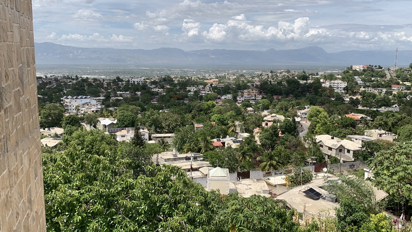 Brand-New, Modern, Sold by Owner House for Sale in Delmas 75, Fragnauville 26, Port-au-Prince, Haiti – 5 Roomy Bedrooms, 4 Bathrooms, Spacious Living/Dining Rooms, Kitchen, Servant Quarter, Backyard Designed for Swimming Pool or Children to Play, Built in 2026 on 516m² (4 Centiemes or 5,554.18) of Flat Land, Parking Available for 5 Cars with 2 Covered, High Walls/Fences, Safe Residential Neighborhood