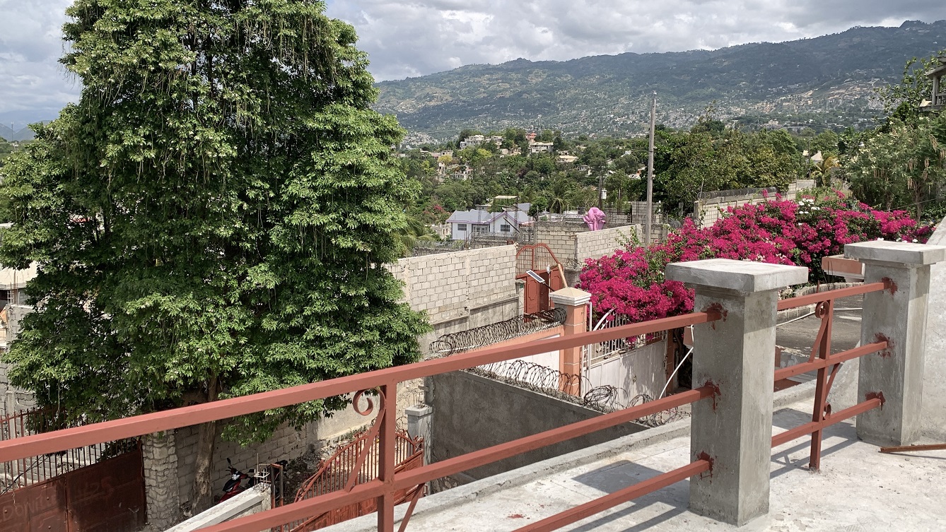 Brand-New, Modern, Sold by Owner House for Sale in Delmas 75, Fragnauville 26, Port-au-Prince, Haiti – 5 Roomy Bedrooms, 4 Bathrooms, Spacious Living/Dining Rooms, Kitchen, Servant Quarter, Backyard Designed for Swimming Pool or Children to Play, Built in 2026 on 516m² (4 Centiemes or 5,554.18) of Flat Land, Parking Available for 5 Cars with 2 Covered, High Walls/Fences, Safe Residential Neighborhood