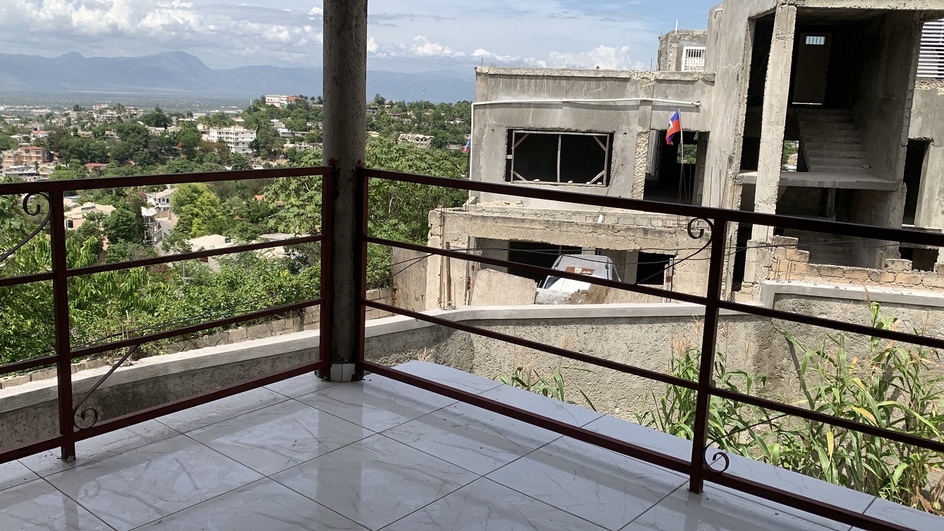 Brand-New, Modern, Sold by Owner House for Sale in Delmas 75, Fragnauville 26, Port-au-Prince, Haiti – 5 Roomy Bedrooms, 4 Bathrooms, Spacious Living/Dining Rooms, Kitchen, Servant Quarter, Backyard Designed for Swimming Pool or Children to Play, Built in 2026 on 516m² (4 Centiemes or 5,554.18) of Flat Land, Parking Available for 5 Cars with 2 Covered, High Walls/Fences, Safe Residential Neighborhood